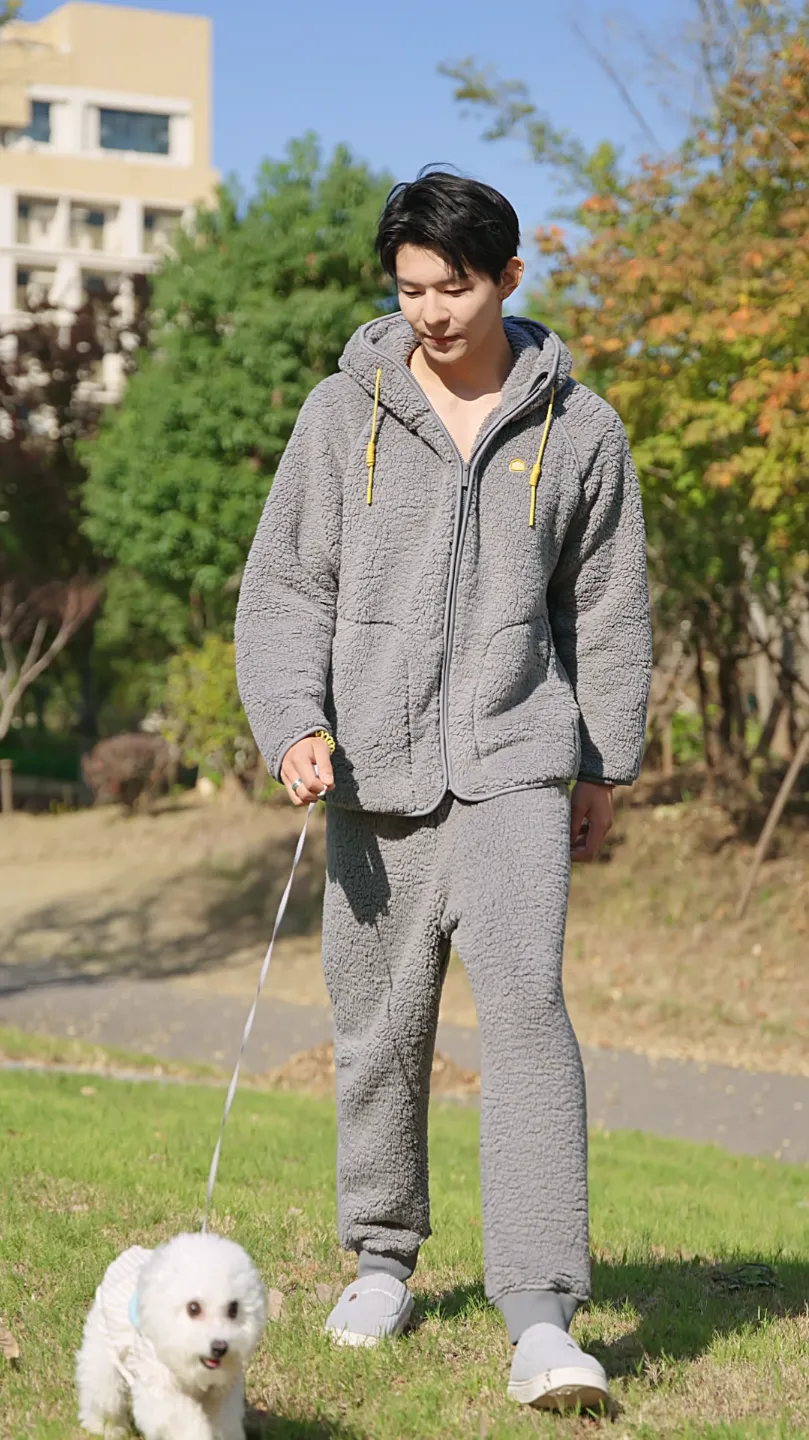 蕉内随心所欲主题户外遛狗场景