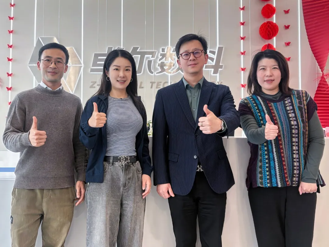 中信银行与卓尔数科代表在卓尔数科上海办公室合影