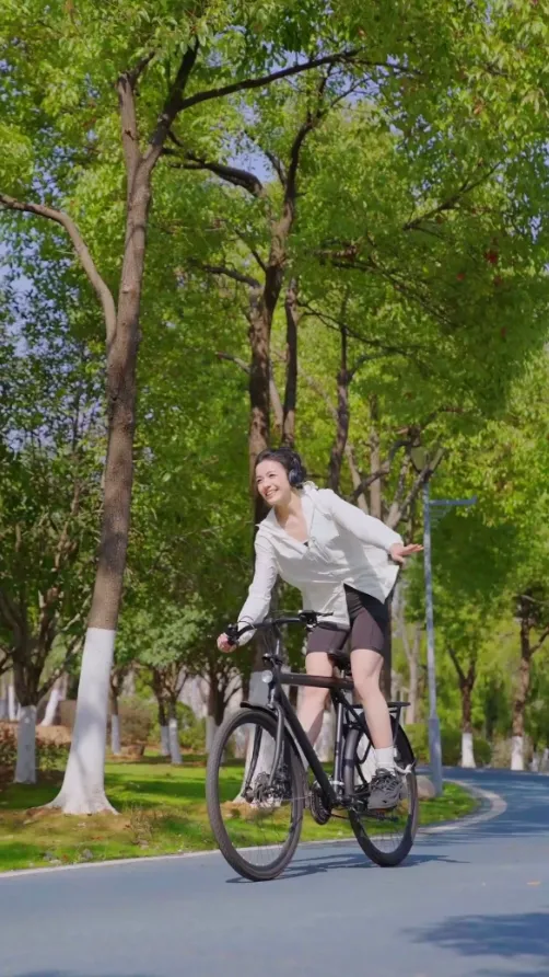 蕉内向往自然主题骑行场景